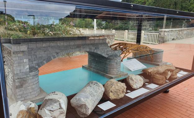 Se ha instalado un punto de interpretación sobre el puente de Deba