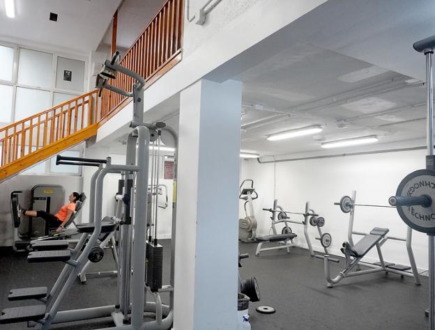 Disfruta del polideportivo tras finalizar los trabajos de mantenimiento