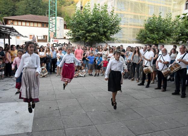 Amezketak herriko zaindariaren eguna ospatu zuen atzo