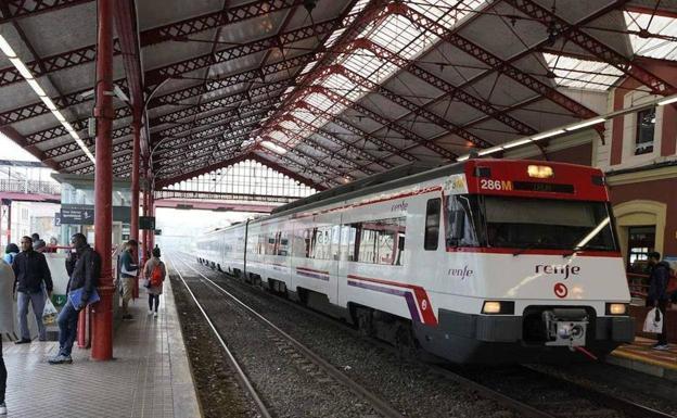 Más de 4.700 viajeros de Renfe en Euskadi adquieren el abono gratis durante el primer día