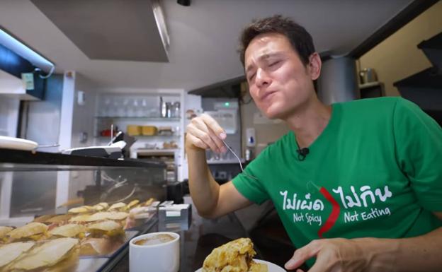La tortilla de patatas que ha enamorado en Donostia a Mark Wiens, uno de los 'youtuber' gastronómicos más famosos