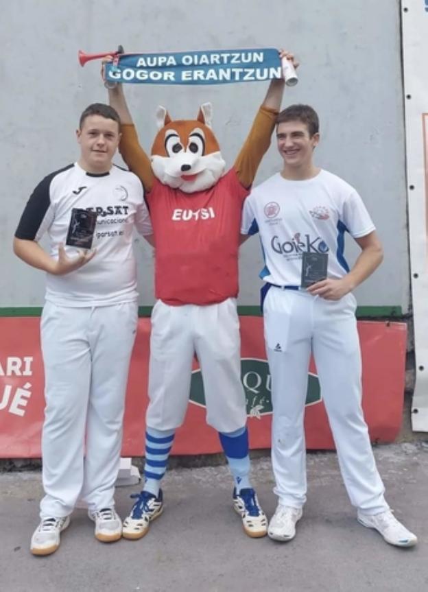 Eneko Lizarazu eta Mikel Leonet pilotariaknagusi XXI. Ola pilota txapelketan