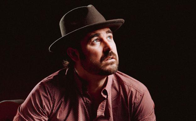 El gallego Jaime Alvarellos lleva su música esta tarde a Gobadarien parkea