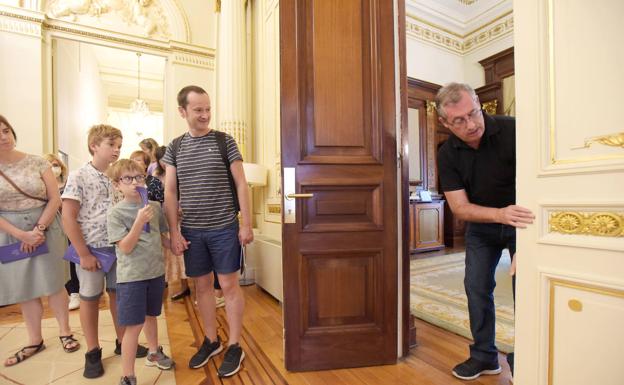 Olano abre las puertas de su despacho a los guipuzcoanos