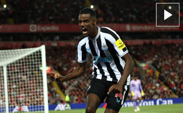 Alexander Isak se estrena como goleador en el Newcastle