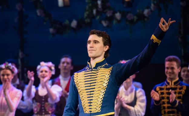 El bailarín Aitor Arrieta, galardonado con el premio Positano