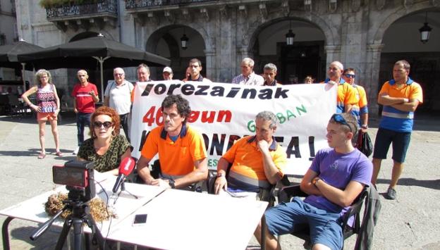 Lorazainek manifestazioa deitu dute hilaren 15ean lan gatazkari konponbide eske