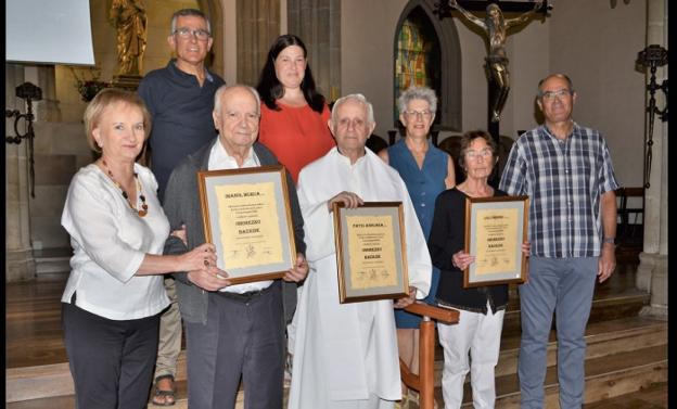 Homenaje a exbatutas de Oñati Abesbatza
