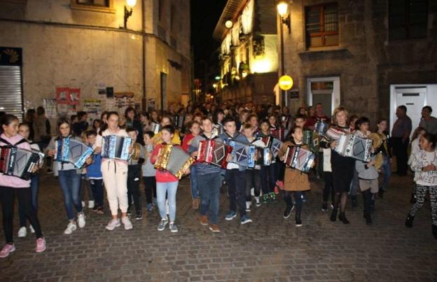 I. Trikiti Egune ospatuko dute hilaren 17an Azkoitian