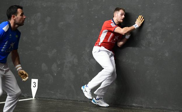 Un gin-tónic hace una faena a Unai Laso