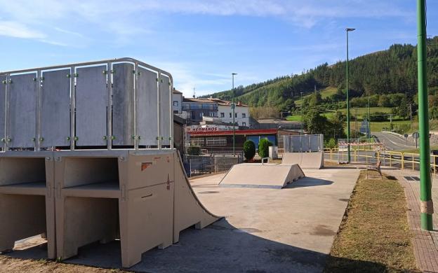 El nuevo skate park tiene más elementos para los saltos de los patinadores