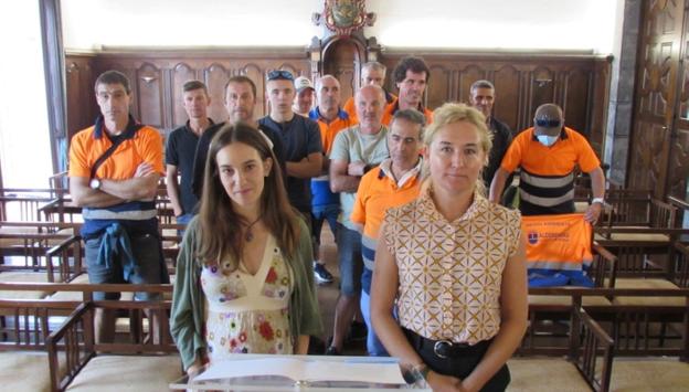 Podemos y EH Bildu brindan su 'solidaridad y apoyo' a los jardineros en huelga