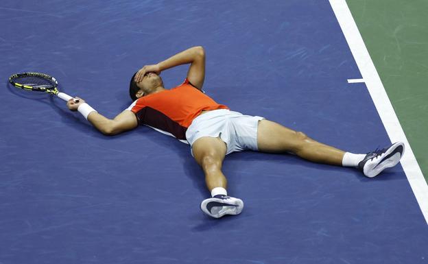 Un histórico Carlos Alcaraz vence a Jannik Sinner y se mete en las semifinales