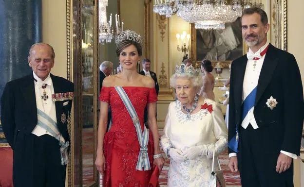 Felipe and Letizia, in April 2017, during the state visit they made to Queen Elizabeth II and the Duke of Edinburgh.