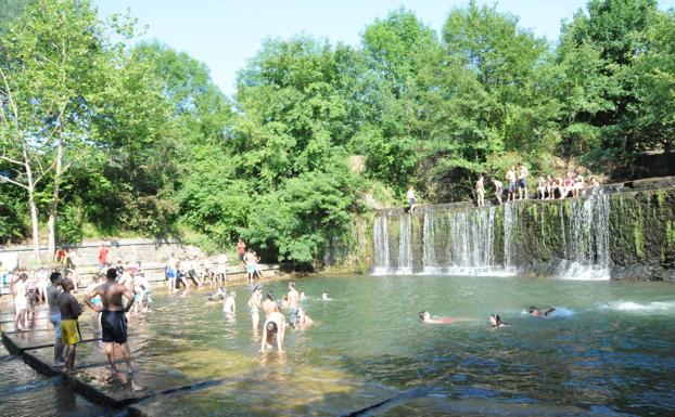 Prohibido hasta el domingo el baño en la presa de Usako