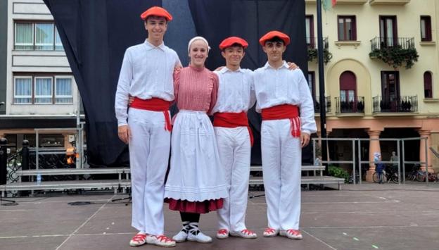 Eneko Etxaniz, segundo en el XXX Campeonato de Aurresku de Zarautz