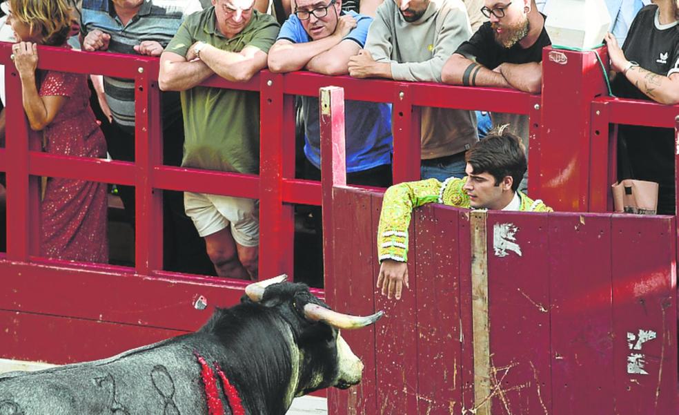 Hubo afición, toros y banda. No hubo torero