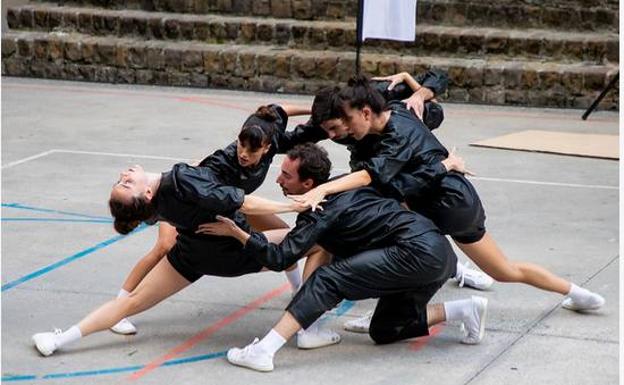 El circuito Dantza Hirian arranca con actuaciones en Biarritz, Hendaia e Irun