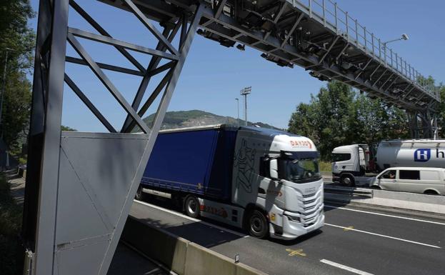 La N-I se cierra al tráfico en Tolosa la próxima madrugada para instalar el arco de cobro para camiones