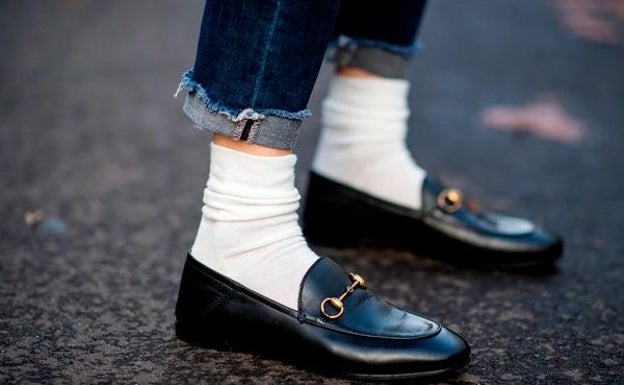 Mocasines con calcetines, el nuevo uniforme que querrás ponerte todos los días