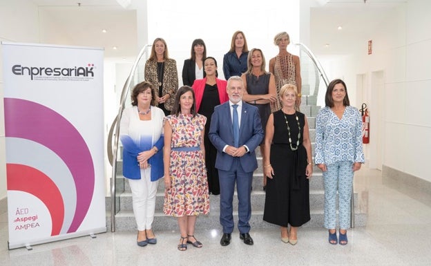 Empresarias y lehendakari apoyan un manifiesto de cinco puntos por la «igualdad»