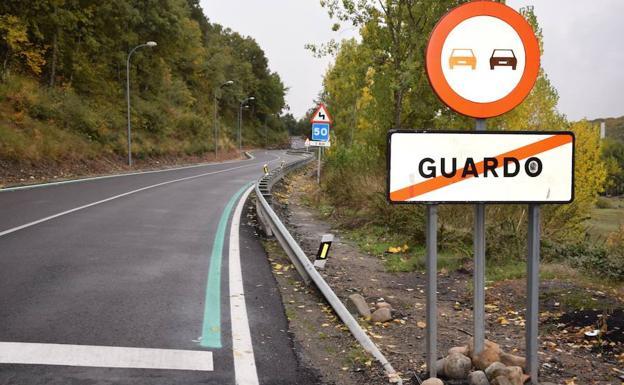 ¿Qué debes tener en cuenta si te encuentras en una carretera con una línea verde?