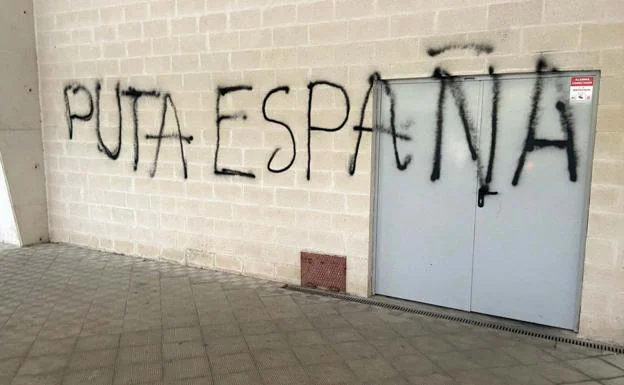 Aparecen pintadas en El Sadar en contra de la selección española