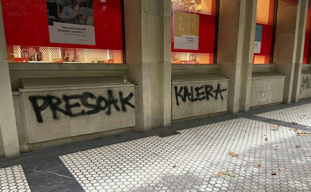 PSE y PP denuncian las pintadas a favor de los presos de ETA en las calles de Donostia