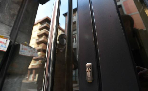 El Ararteko pide que cambien de VPO a una mujer y su hijo por vivir en 27 metros cuadrados