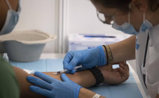 Euskadi intensifica la vacunación contra la viruela del mono con la llegada de nuevas remesas
