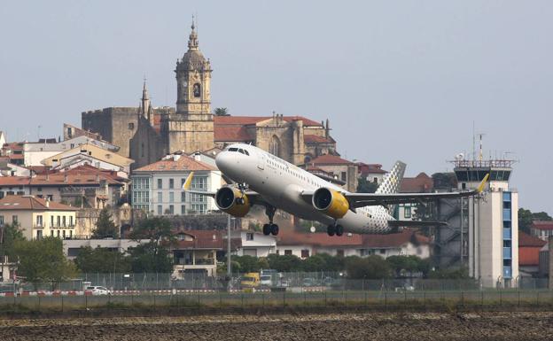 La huelga de controladores en Francia deja retrasos recurrentes en los vuelos en Hondarribia