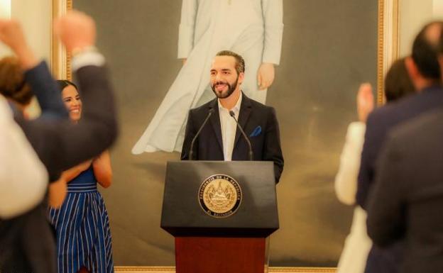 The president of El Salvador, Nayib Bukele, announces his re-election for the 2024 elections. 