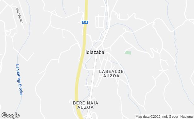 Dos vehículos chocan contra una pareja de burros en Etzegarate