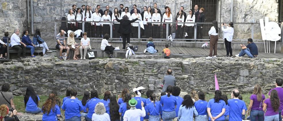 Música y títeres citan a la paz en Tolosa