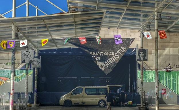 Las víctimas denuncian actos a favor de presos de ETA en las fiestas del barrio de Egia