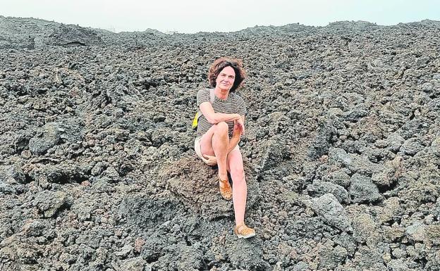 «En el mar de ceniza bajo el volcán están saliendo pinos. La vida está volviendo»