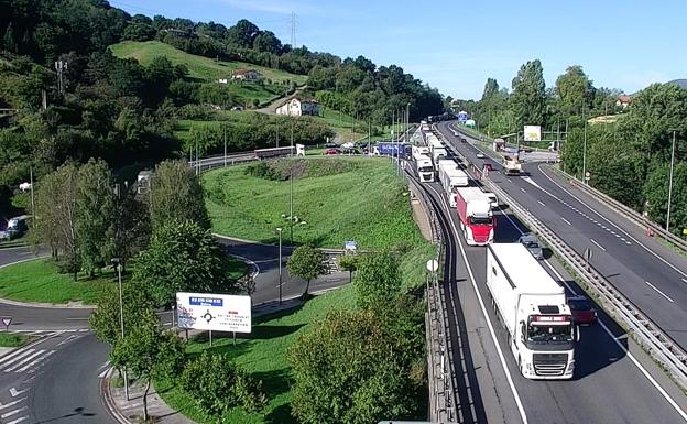 Finalizada la jornada de retenciones en la muga con hasta 7 kilómetros de colas