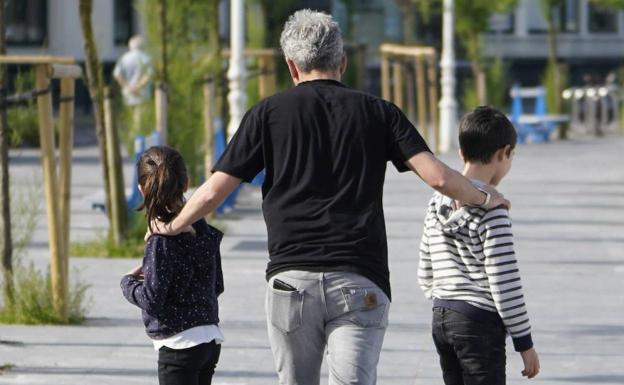 Las ayudas para contratar a cuidadores de hijos menores de 14 años se podrán pedir desde el 1 de octubre