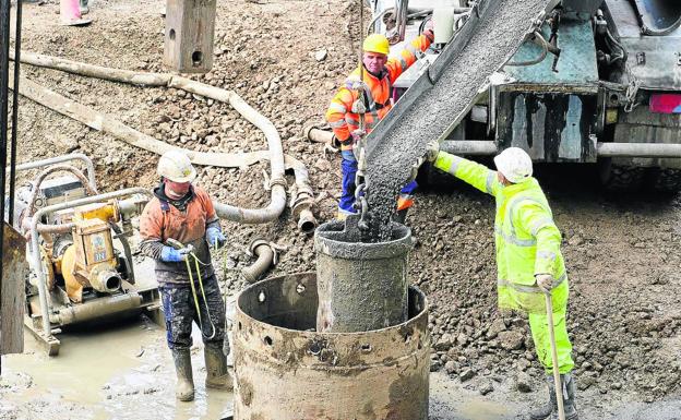 Los madrileños ganan ya al mes 300 euros más de media que los vascos