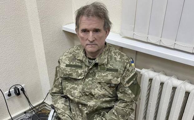 Medvedchuk, moments after being detained by Ukrainian forces. 