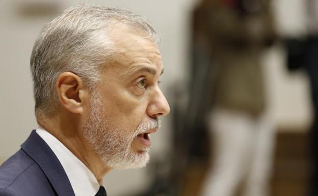 Urkullu llama a «ensanchar los acuerdos» y emplaza a Sánchez a completar el Estatuto vasco
