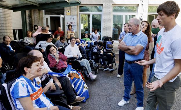 Los jugadores de la Real, con Aspace en su 50 aniversario