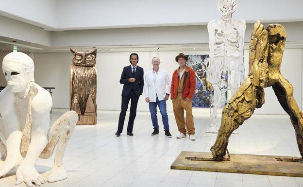 Brad Pitt, productor de 'Blonde', se estrena como escultor en Finlandia junto a Nick Cave