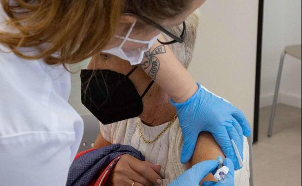 Este lunes arranca la campaña de vacunación contra la gripe en las residencias vascas