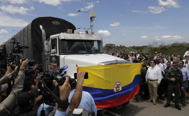 One of the two trucks that crossed the Simón Bolívar Bridge on Monday. 