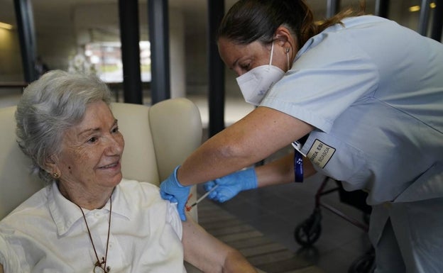 Arranca la vacunación de la cuarta dosis y la gripe en las residencias de Gipuzkoa