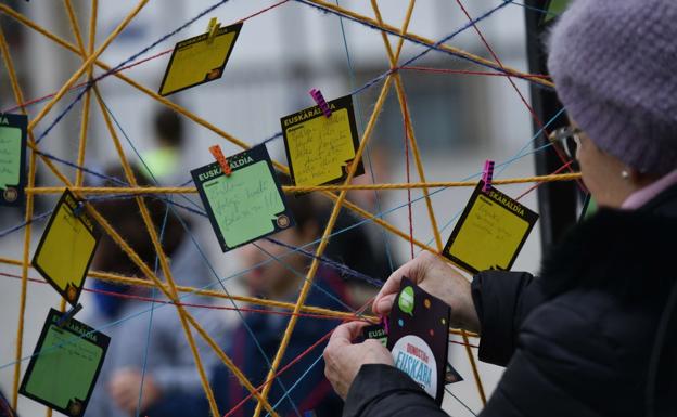 El tercer Euskaraldia abre el plazo para inscribirse como 'ahobizi' o 'belarriprest'