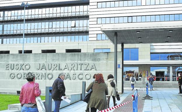 El Gobierno ofrece a los funcionarios un 3,5% de subida este año y un 2,5% en 2023