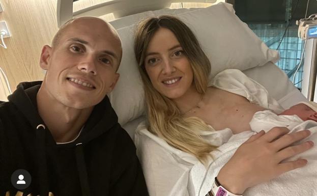 El exrealista Jon Guridi y su pareja Leire Yeregi, padres por primera vez