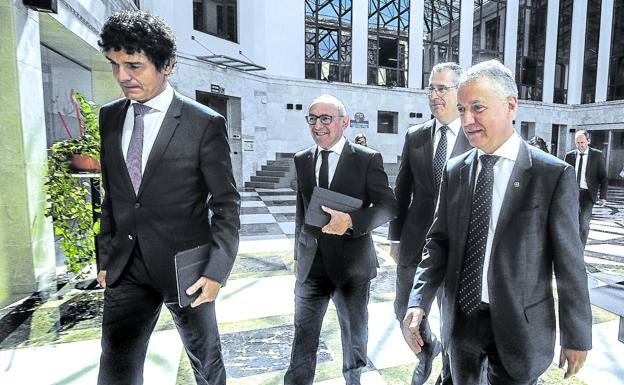 Montero avanza que el Impuesto de la Riqueza se concertará con Euskadi